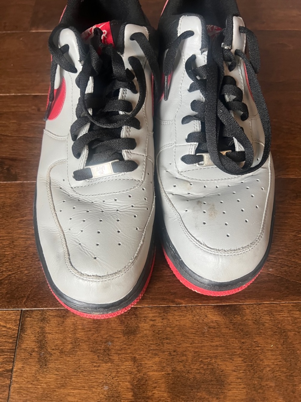 Nike Mens White and Red Low-Top Sneakers with Black Laces